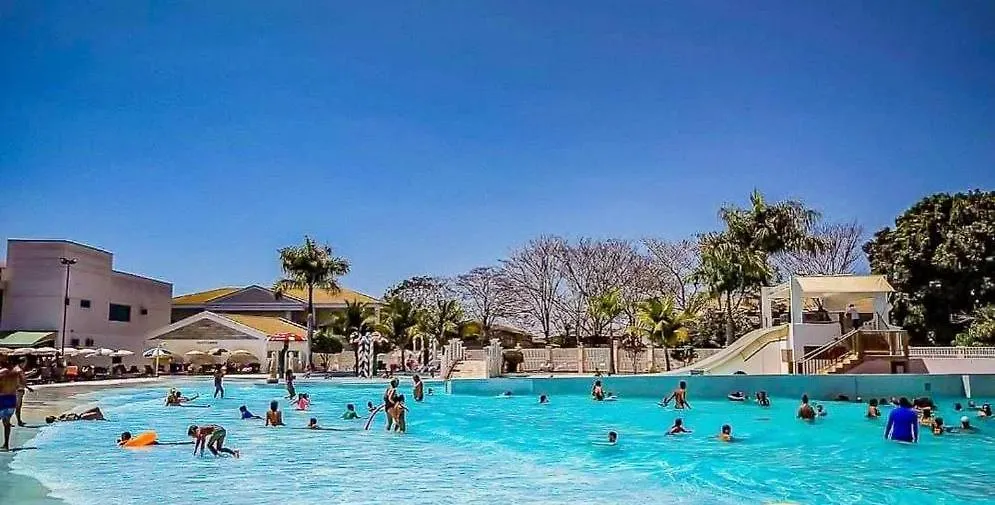 Lacqua diRoma - Ótimas Suítes - Resort com Piscina de ondas Caldas Novas 3*,